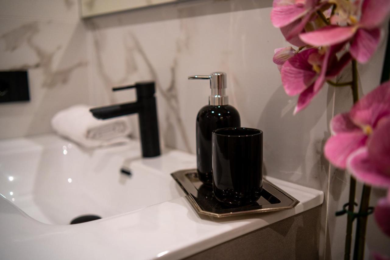 Luxury Cecilia Via Antonio Del Re 9 Tivoli Hotel Buitenkant foto