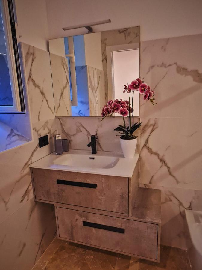 Luxury Cecilia Via Antonio Del Re 9 Tivoli Hotel Buitenkant foto
